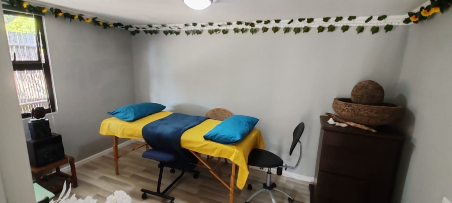 To Let 2 Bedroom Property for Rent in Zeekoevlei Western Cape
